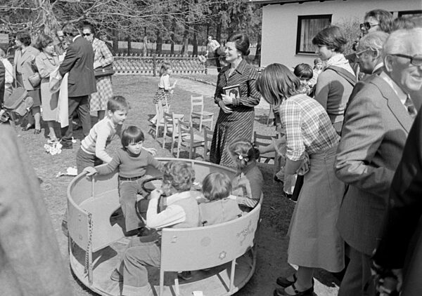 Präsident Anwar El-Sadat mit Ehefrau in Deutschland 1976