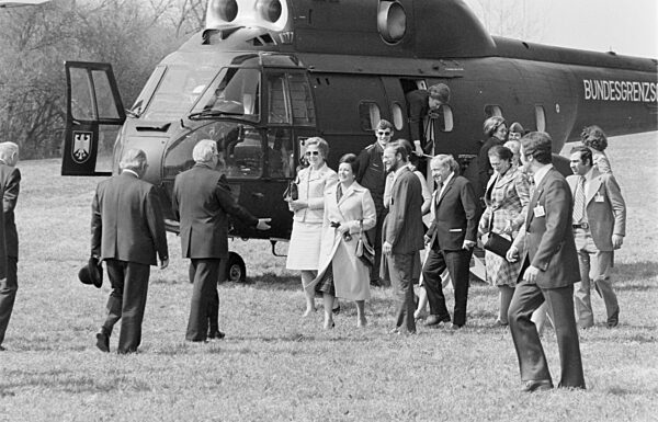 Präsident Anwar El-Sadat mit Ehefrau in Deutschland 1976