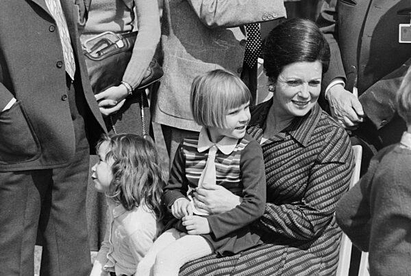 Präsident Anwar El-Sadat mit Ehefrau in Deutschland 1976