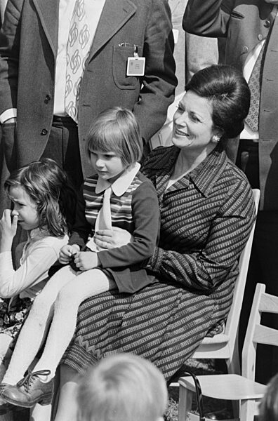 Präsident Anwar El-Sadat mit Ehefrau in Deutschland 1976