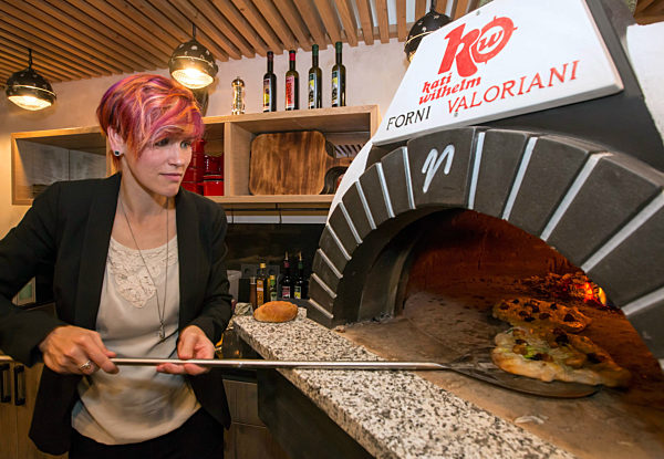 Ex-Biathletin Kati Wilhelm eröffnet Café "Heimatlon"