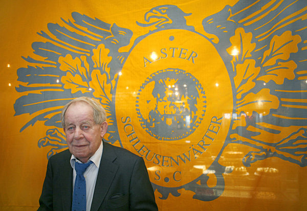 Der Schriftsteller Siegfried Lenz steht am Donnerstag (07.02...