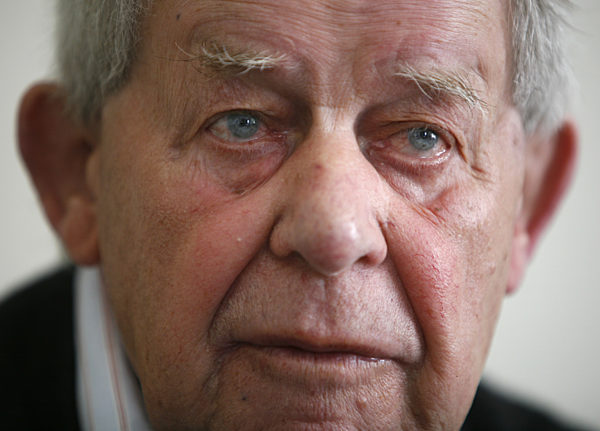 Der Schriftsteller Siegfried Lenz, aufgenommen während eines Interviews in...