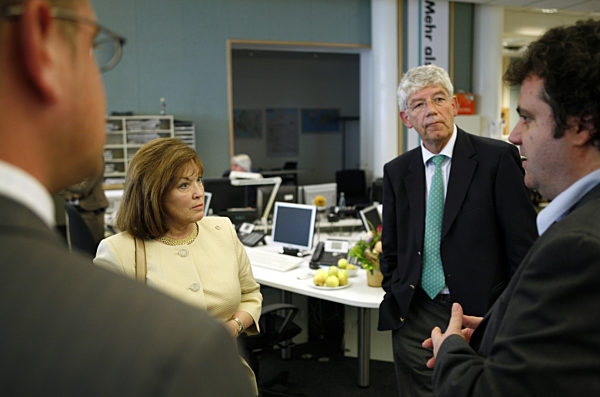 Karen E. Johnson (2.v.l), Generalkonsulin der Vereinigten Staaten von...