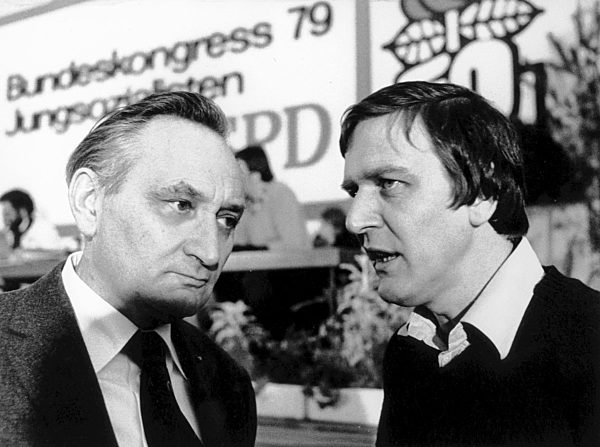 Egon Bahr und Juso-Chef Gerhard Schröder
