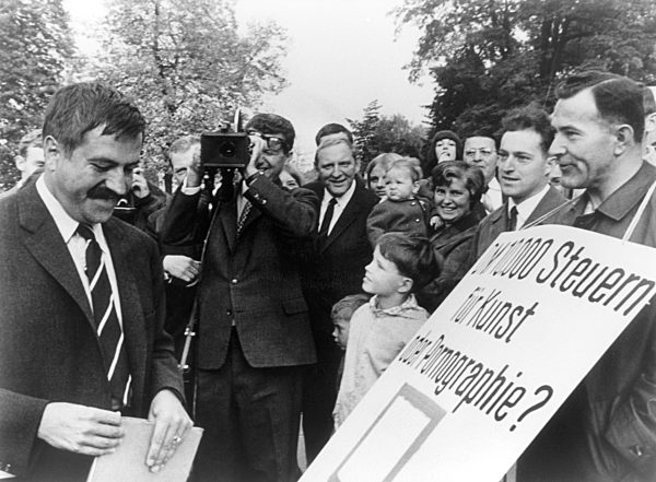 Guenter Grass receives Georg Buechner Prize 1965