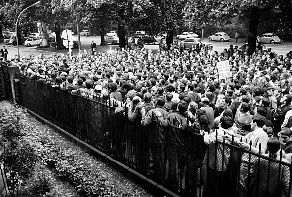 Students from Frankfurt declare solidarity with fellow students from Paris in 1968