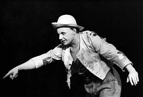 Theaterstück "Kasper" von Peter Handke in Frankfurt