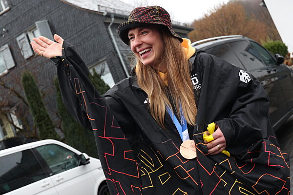 22.02.2026: Die Ortsgemeinde Brachbach feiert ihre Olympia Heldin Jacqueline Pfeifer