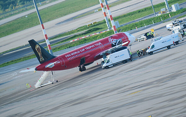 FIFA World Cup Trophy - Präsentation des WM-Pokals