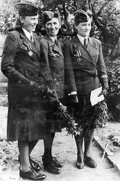 II. WK - Wehrmachthelferinnen - Auszeichnung 1944