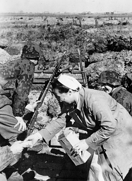 II. WK - Wehrmacht - DRK-Schwester an der Front 1943