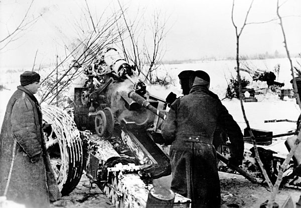 II. WK - Schwere deutsche Artillerie beim Schiessen 1943