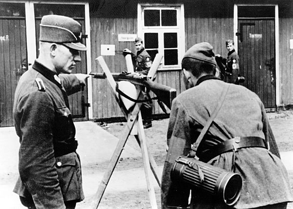 II. WK - Reichsarbeitsdienst in der vormilitärischen Ausbildung 1944