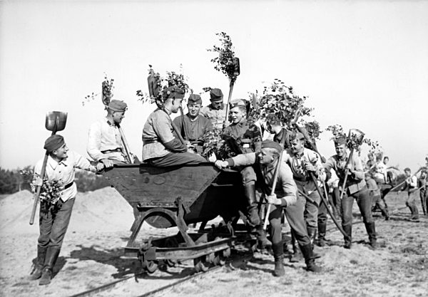 III. Reich - Letzter Tag im Reichsarbeitsdienst 1937