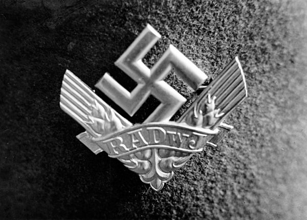 II. WK - Kriegshilfsdienst-Abzeichen f?r weibliche Angeh?rige des Reichsarbeitsdienstes 1941