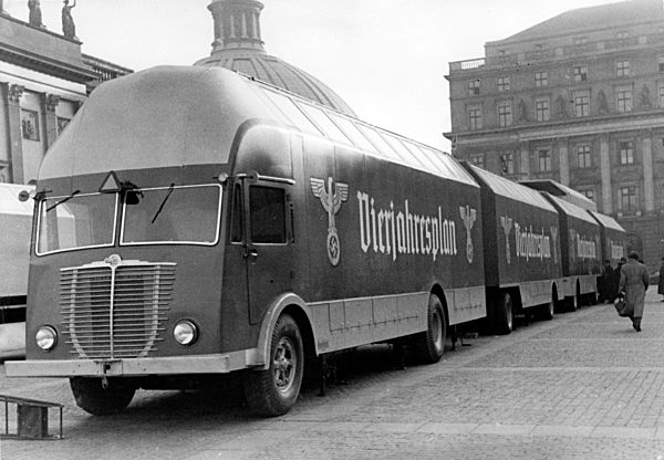 III. Reich - Vierjahresplan-Zug in Berlin 1938