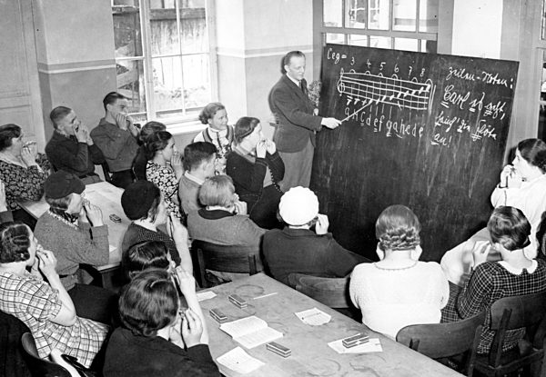 II. WK - Volksbildungsstätte Dresden um 1940