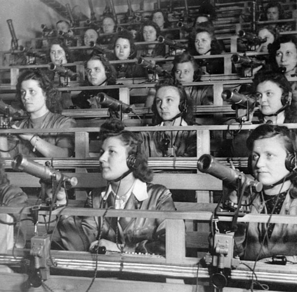 II. WK - Frauen an der Front 1944