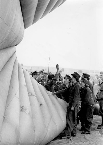 II. WK - Frauen an der Front 1944