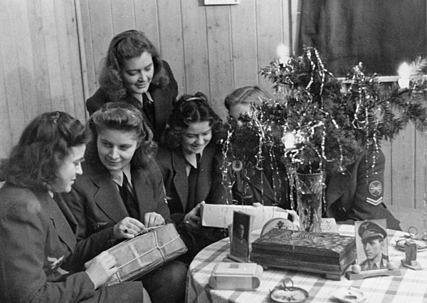 II. WK - Frauen an der Front 1944