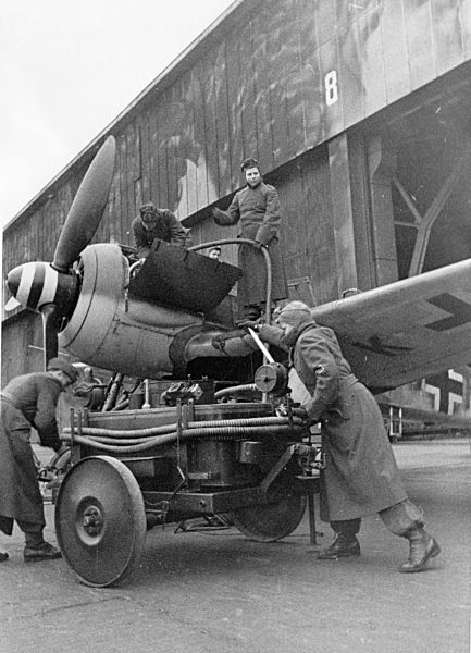 II. WK - Frauen an der Front 1944