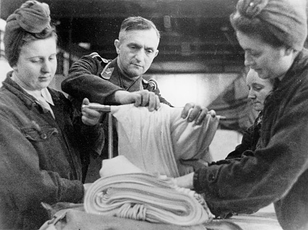 II. WK - Frauen an der Front 1944