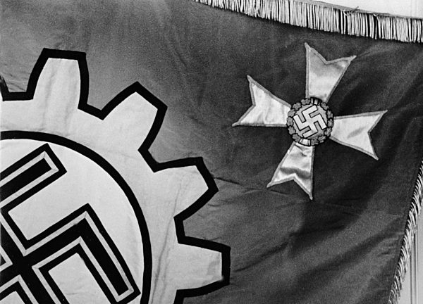 III. Reich - Deutsche Arbeitsfront - Kriegsmusterbetrieb 1942