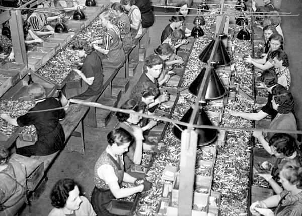 II. WK - Frauen in der Rüstung 1943