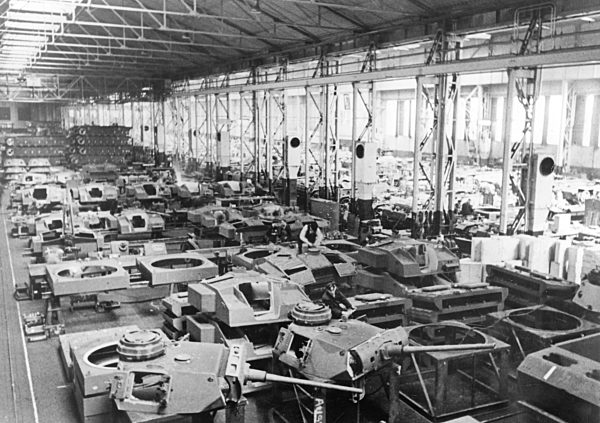 WWII - Tank Assembly Hall 1942