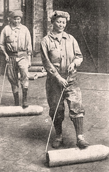 WW I - Women in the arms production