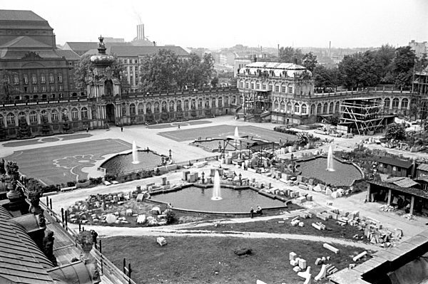 DDR - Wiederaufbau Dresdner Zwinger 1955