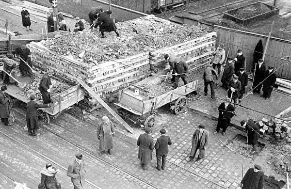 End of the war -  German dragon's teeth 1945