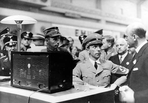 III. Reich - Goebbels bei Funkausstellung 1936
