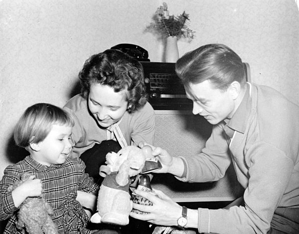 DDR - Hans Modrow mit Familie 1958