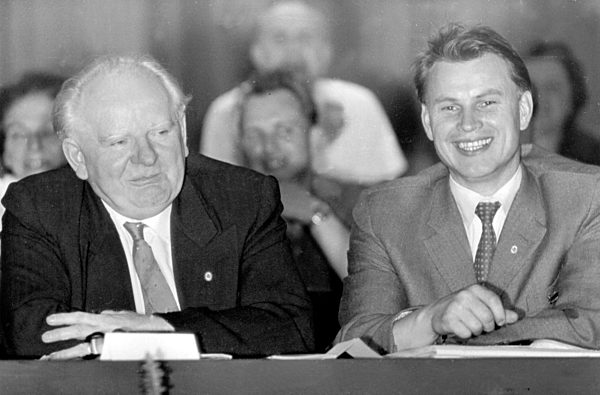 DDR - Modrow bei SED-Konferenz