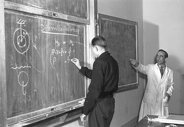 DDR - Betriebsberufsschule IFA 1952