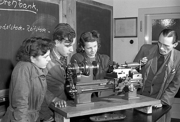 DDR - Betriebsberufsschule IFA 1952