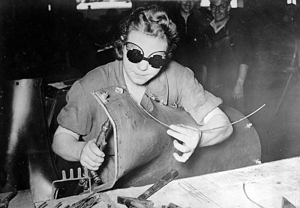 WWII - Women in the armaments industry 1942