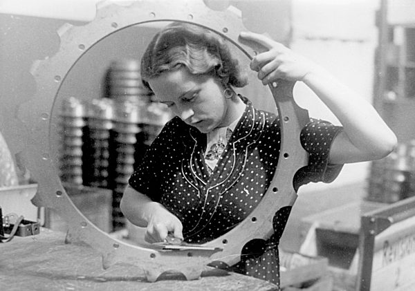 II. WK - Frauen in der Rüstung 1942