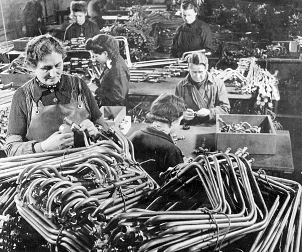 II. WK - Frauen in der Rüstung 1942