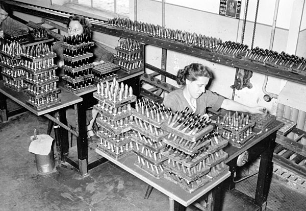 II. WK - Frauen in der Rüstung 1943