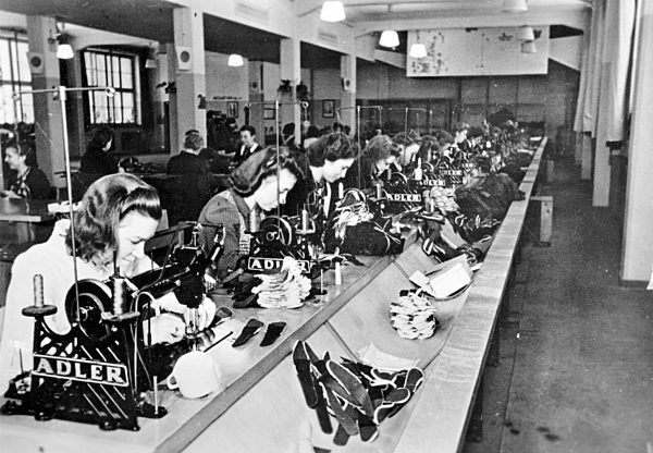 II. WK - Frauen in der Rüstung 1943