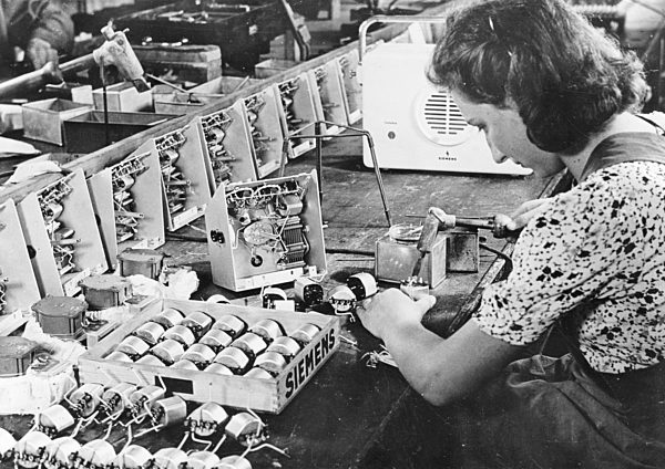 II. WK - Frauen in der Rüstung 1943