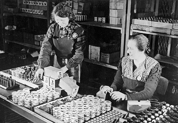 II. WK - Frauen in der Rüstung 1943
