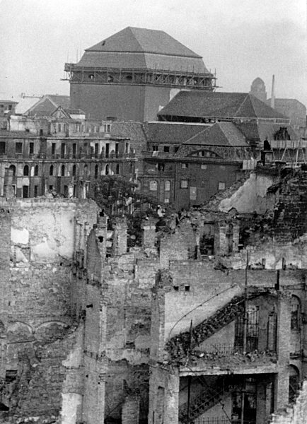 Nachkriegszeit - Wiederaufbaubau Dresden 1946