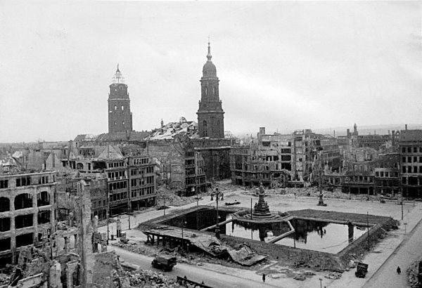 WW II - Bombing of Dresden 1945