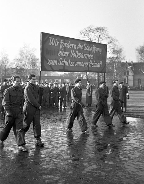 DDR - Liebknecht-Luxemburg-Gedenkfeier in Berlin 1956