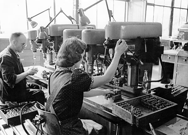 II. WK - Frauen in der Rüstung 1944