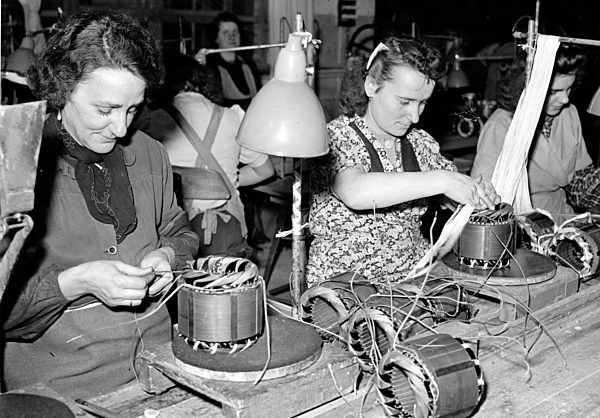II. WK - Frauen in der Rüstung 1944